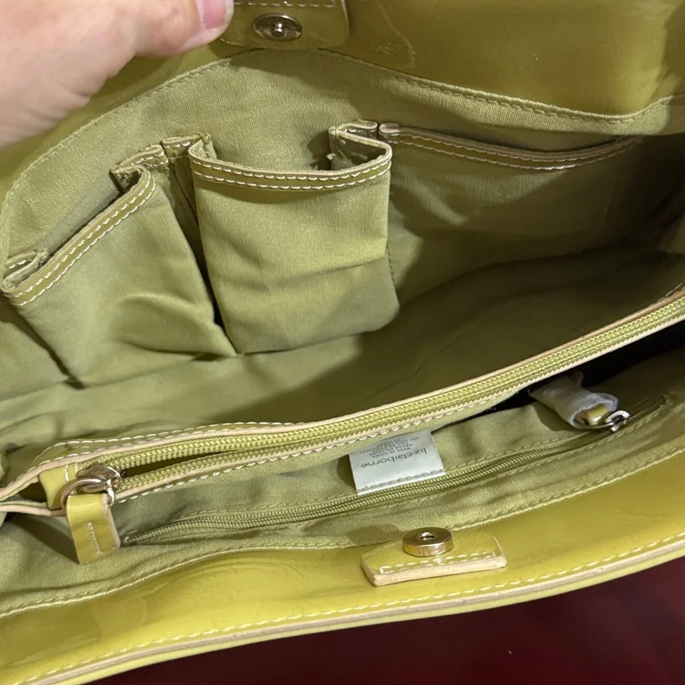 Vintage Liz Claiborne Cream and light Green (avocado) Hand Bag